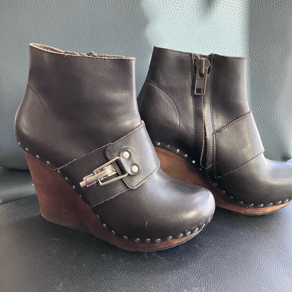 Women's brown leather wedge